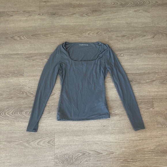 NWOT Abercrombie Soft Matte Seamless Long Sleeve Square Neck Top Grey - Picture 2 of 4